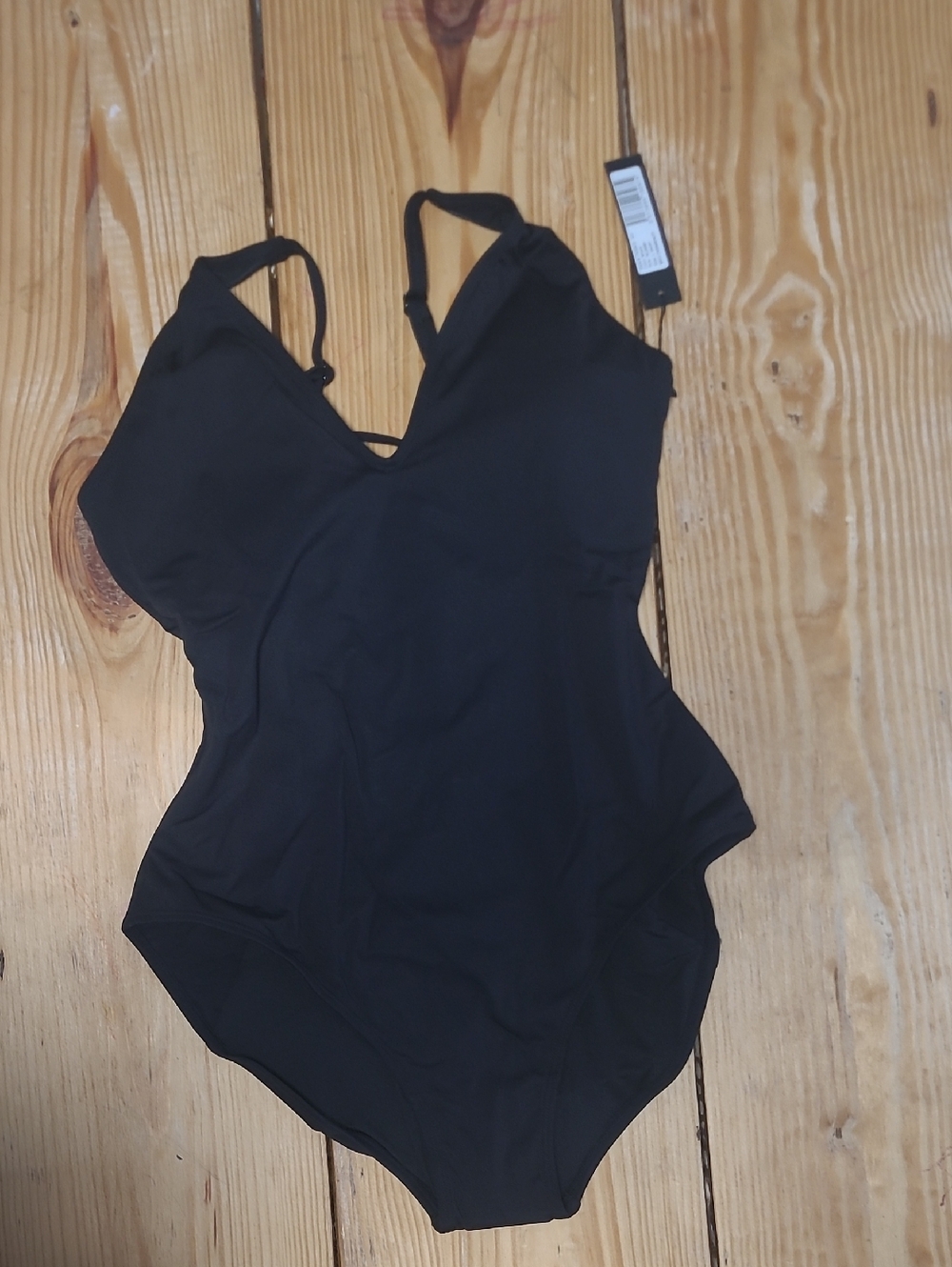 51. NWT  $175 STYLE PLUNGEY L SHORT